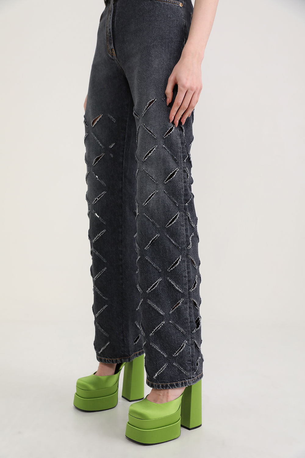 נעלי עקב פלטפורמה עם רצועת קריסטל